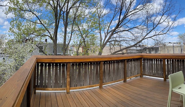 Charming 1-bedroom tree top apartment in lovely Phila-University City AC & WiFi