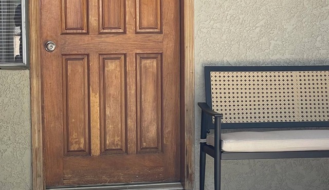 Charming 2-bedroom house in welcoming Yuma. Central location. WiFi washer dryer