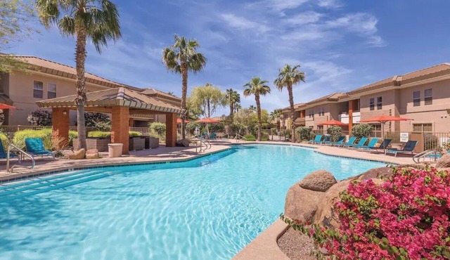 Charming and Spacious 2-bedroom Resort with AC, Fitness, and Pool in Scottsdale