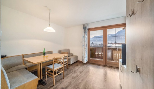 Charming Apartment “ Kammerhof Traube” with Mountain View, Wi-Fi, Balcony & Garden