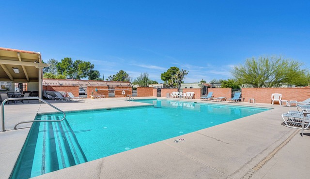 Charming Green Valley Townhome w/Community Pool!