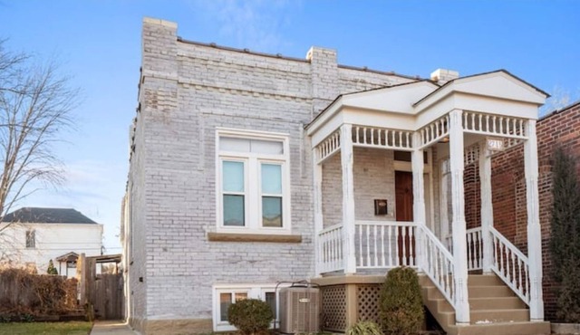 Charming home in the Desirable Hill w/ Private Covered Parking & Fenced Yard