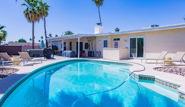 Charming House near Kierland, Pool Heater, Hot Tub