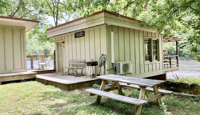 Clarks Driftwood- Glamp @ the River 15 min to town