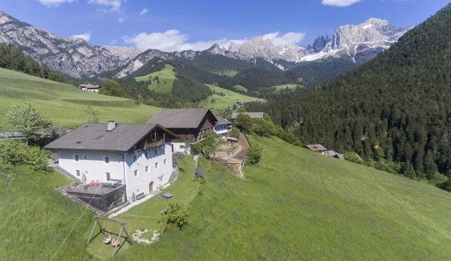 Comfortable Apartment with Panoramic Views of the Rosengarten & Schlern