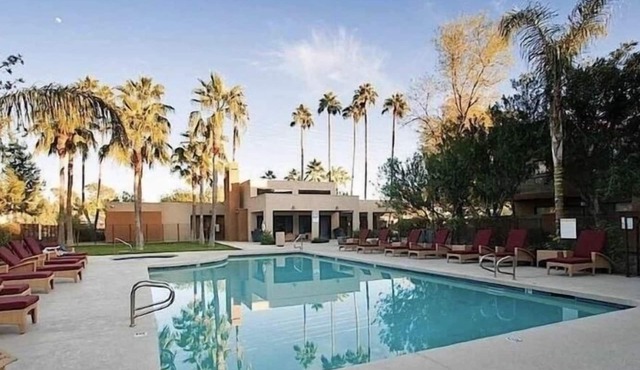 Completely renovated 2 bedroom condo in old town. On golf course with views!