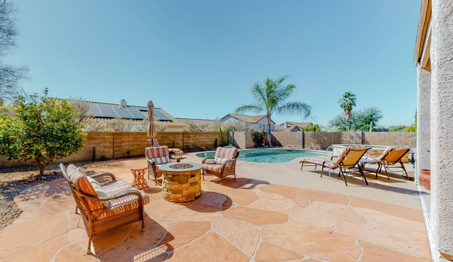 Contemporary & comfortable home with a pool, WiFi, washer/dryer & central air-conditioning