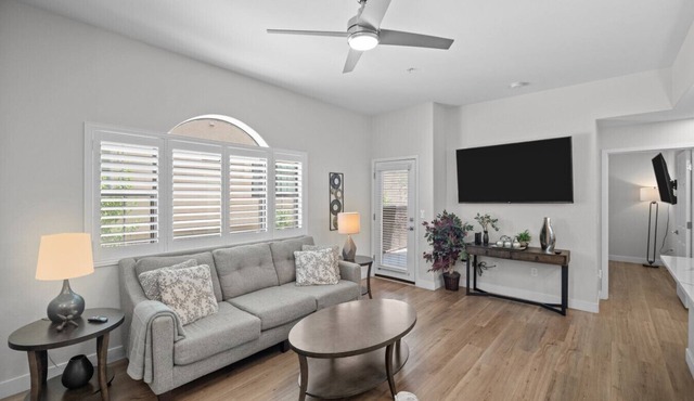 Contemporary Lavish Suite 2 Bedroom Condo