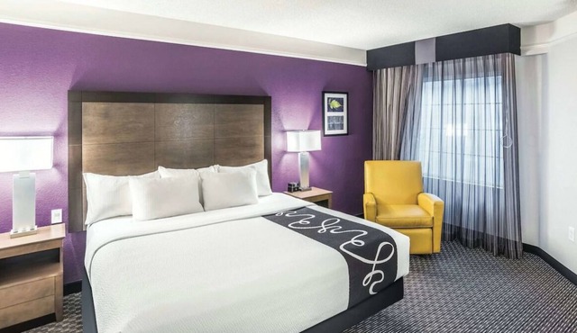 Convenient Stay, Superb Location! 3 Pet-Friendly Units, Free Breakfast