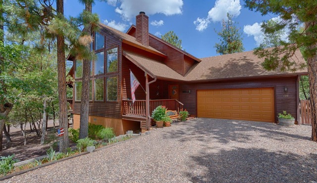 Cool Mountain Escape, Spacious Pinetop Cabin+Decks