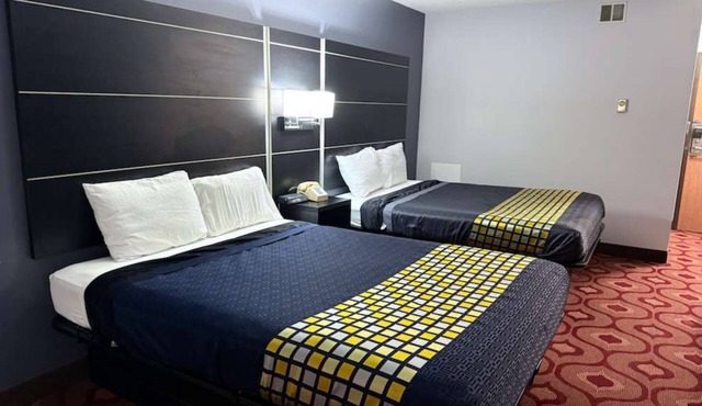 Coratel Inn and Suites By Jasper Hastings - 2 Queen Bed Non Smoking