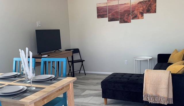 Cozy 1-bedroom bungalow in lovely Tucson.