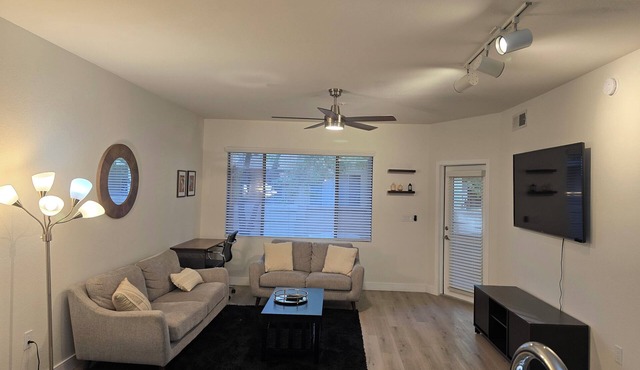 Cozy 1-bedroom condo in North Phoenix