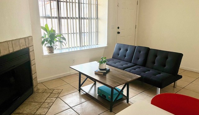 Cozy 1-bedroom condo near State Farm Stadium and Dodger's spring training field.