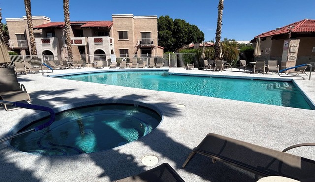 Cozy 2-bedroom condo with AC, fitness room, WiFi in enjoyable Glendale