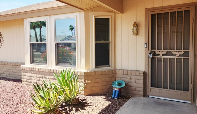 Cozy 2-bedroom house in tranquil Sun City West with AC