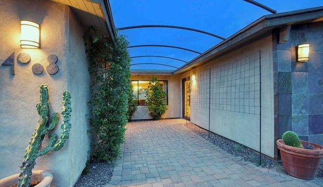 Cozy 4-BR home near Old Town with heated pool