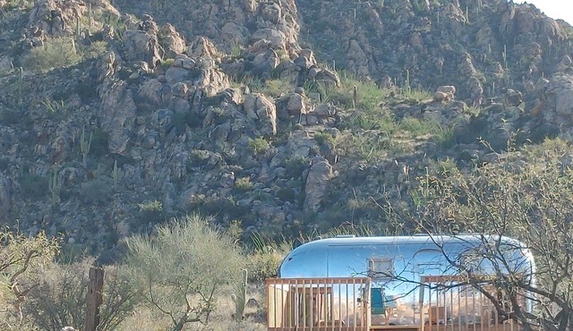 Cozy Airstream with WiFi, AC Amazing Desert Views 300 Acre Private Saguaro Park