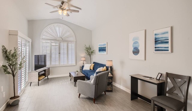 Cozy and Contemporary Tempe Condo - N Tempe location convenient to everything