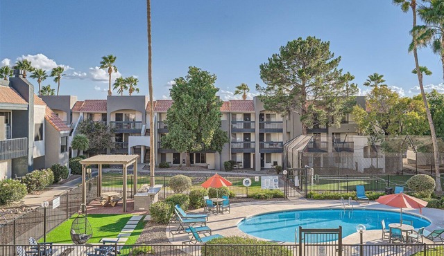 Cozy Apartment with Stunning Amenities. Amazing LOCATION