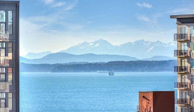 Cozy Belltown Condo with amazing Elliott Bay Views
