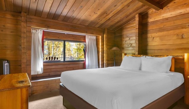 Cozy Cabin at Base of Mogollon Rim w/Fireplace, WiFi & Resort Pool