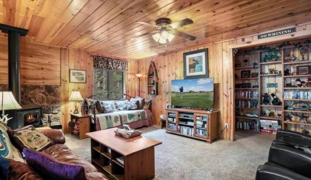 Cozy Cabin by the Creek