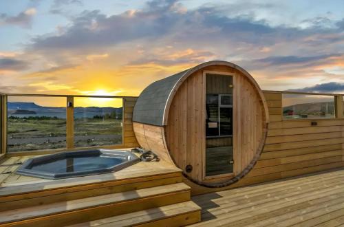Cozy Cabin with Hot Tub & Sauna - Ultimate Retreat