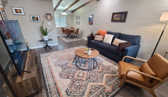 Cozy condo w/great backyard. Pet-friendly!