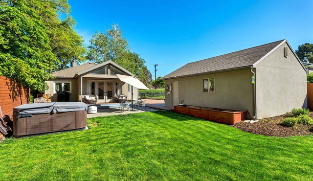 Cozy, Convenient Holladay Bungalow w/Amenities