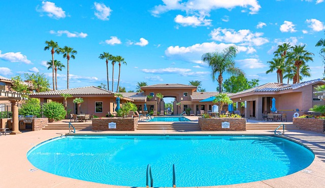 Cozy @ Kierland - 2BR, 2BA Condo - Heated. Community Pool & Spa, Gym, BBQ Grills!