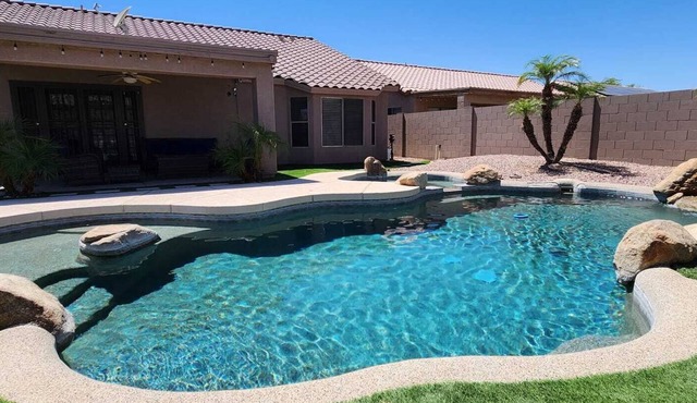 Cozy Spacious House, Pool/Spa Heater w/fee, Firepit