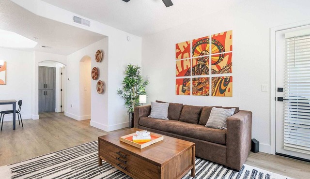 CozySuites at Kierland Commons with pool#15