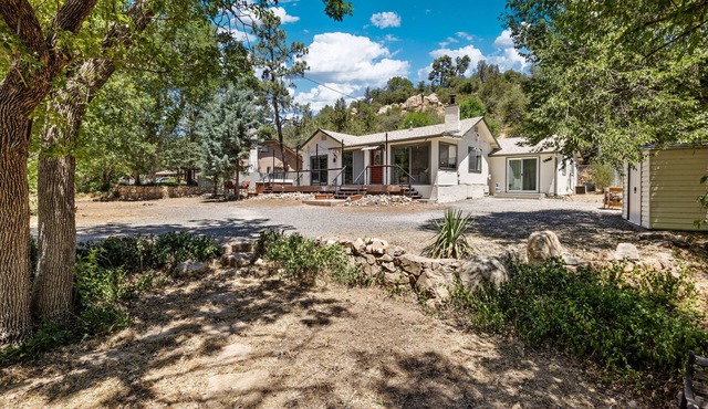 Creekside Getaway by Downtown