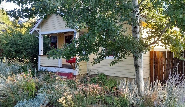 Cute 2-bed home, 3 blocks from downtown Bozeman, with a large yard!