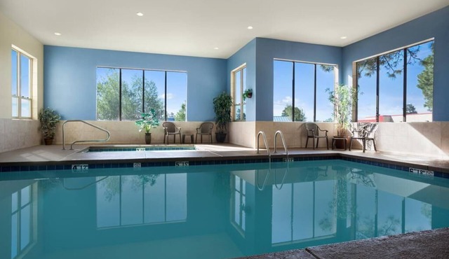 Days Inn & Suites by Wyndham East Flagstaff