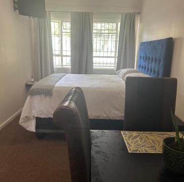 Dee's 2 BR guest flat in Ladybrand