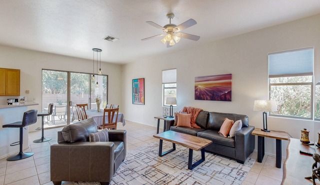 Desert home with enclosed yard, patio and lawn area - dog friendly