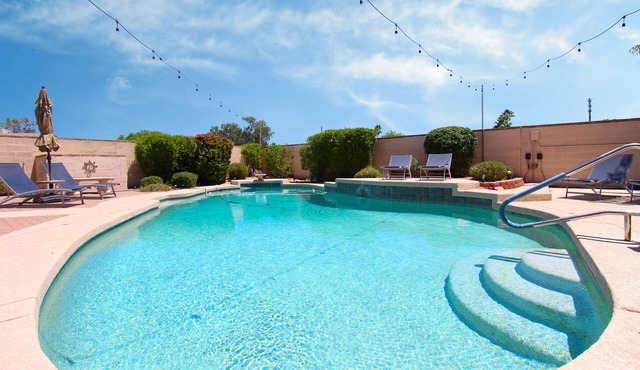 Desert Jewel: Luxurious Retreat & Poolside Bliss