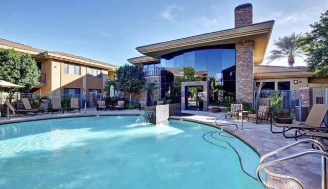 Desert Oasis with two master suites (KINGS) - pool view