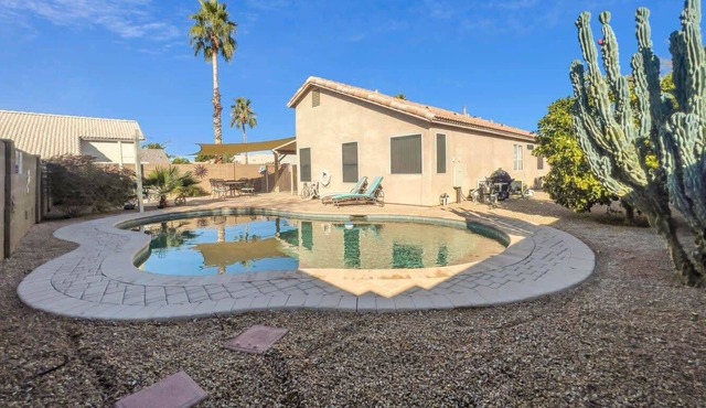 Desert retreat w/ pool heater, covered patio, BBQ