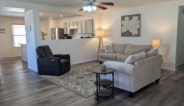Desert Retreat w/private pool/Family Friendly/Near stadiums & Dining