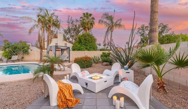 Designer Oasis Minutes from Scottsdale Events, Heated Pool,Hot Tub ,Sleeps 8