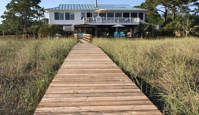 Direct Beach front-Pet Friendly-Immaculate, 3 Bedroom Oceanfront Paradise