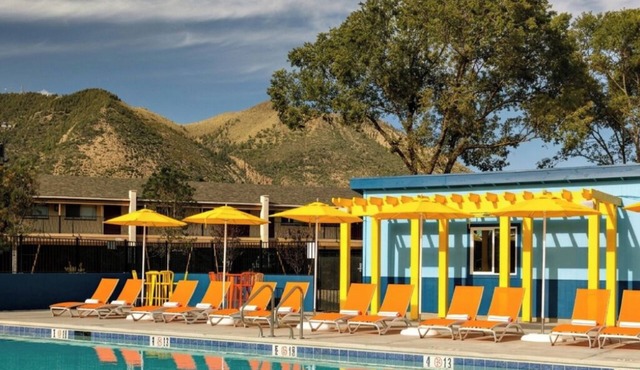 Discover Northern Arizona from a Modern Room w/Outdoor Pool Access + Parking