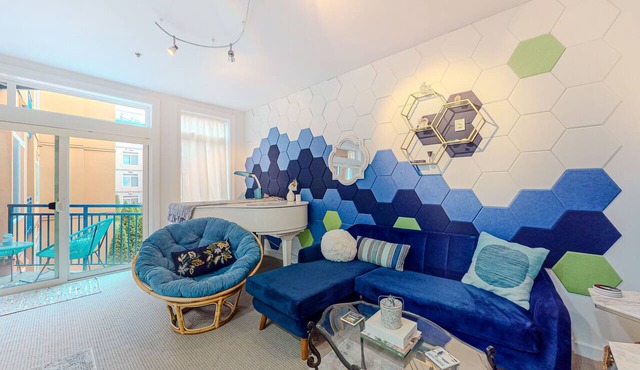 Dog-friendly 5th-floor studio with indoor heated pool, gym, hot tub, & balcony