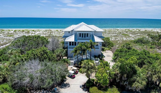 Dolphin Watch | Beachfront on private Beach
