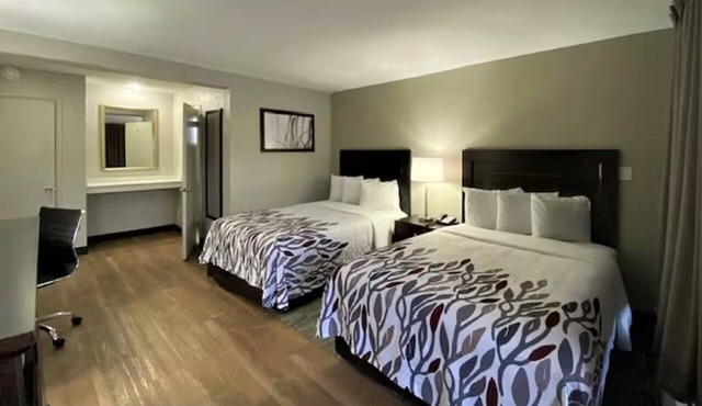 Double-Bed Tucson Lodging Near Nightlife + Pool & WiFi Included - 2 Rooms