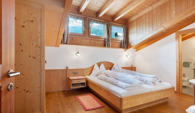 Double Room 22 with TV and Wi-Fi