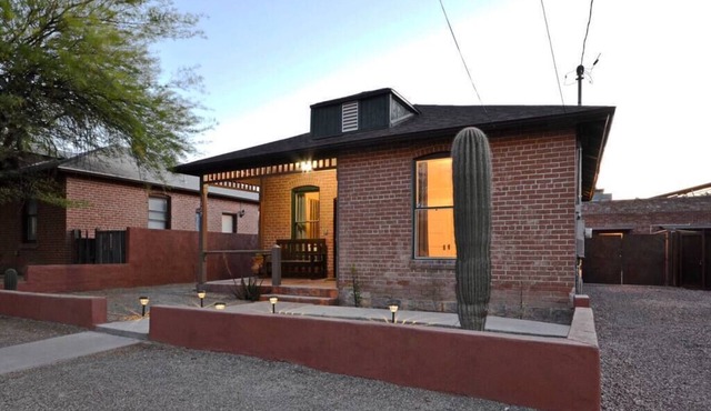 Downtown 2BR and 2BA & Parking